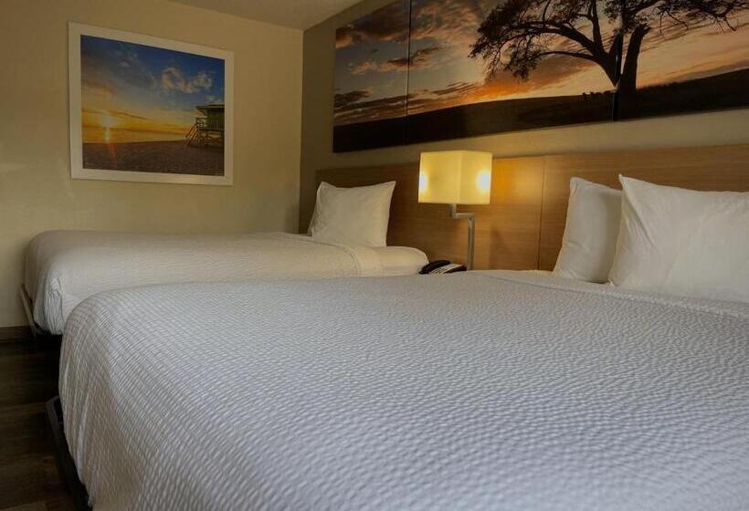 Номер Стандарт, Days Inn & Suites By Wyndham Kaukauna Wi