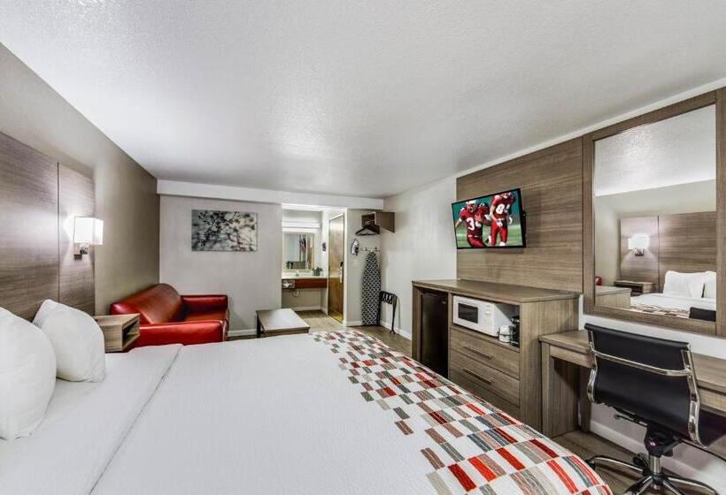 Номер Superior Кровать Кинг, Ramada By Wyndham Medford Airport North