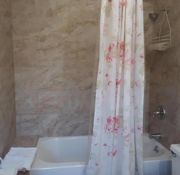 غرفة قياسية مزوَّدة بجاكوزي, Secret Garden Inn & Cottages