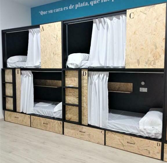 تختخواب در اتاق مشترک, Planeta Cadiz Hostel