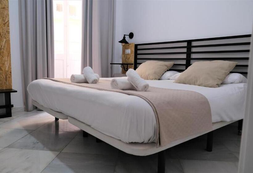 اتاق لوکس با بالکن, Planeta Cadiz Hostel