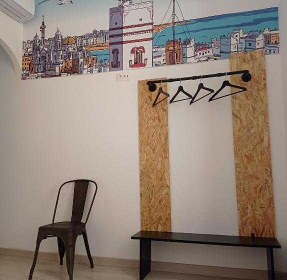 اتاق لوکس با بالکن, Planeta Cadiz Hostel