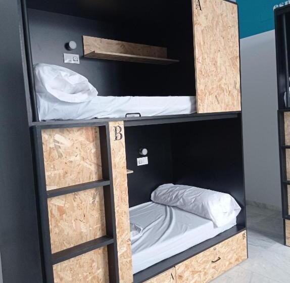 اتاق خانوادگی, Planeta Cadiz Hostel