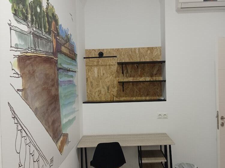 اتاق اکونومی, Planeta Cadiz Hostel