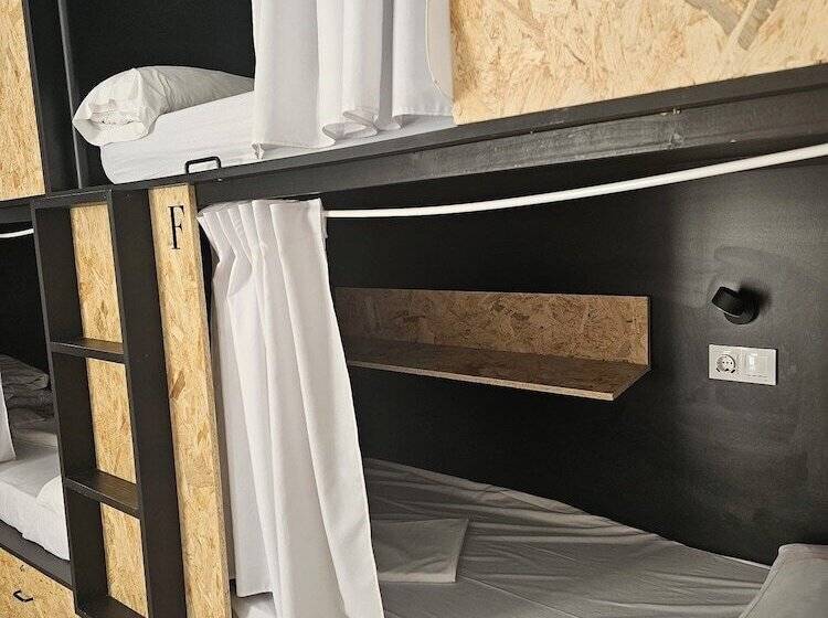 اتاق خانوادگی, Planeta Cadiz Hostel
