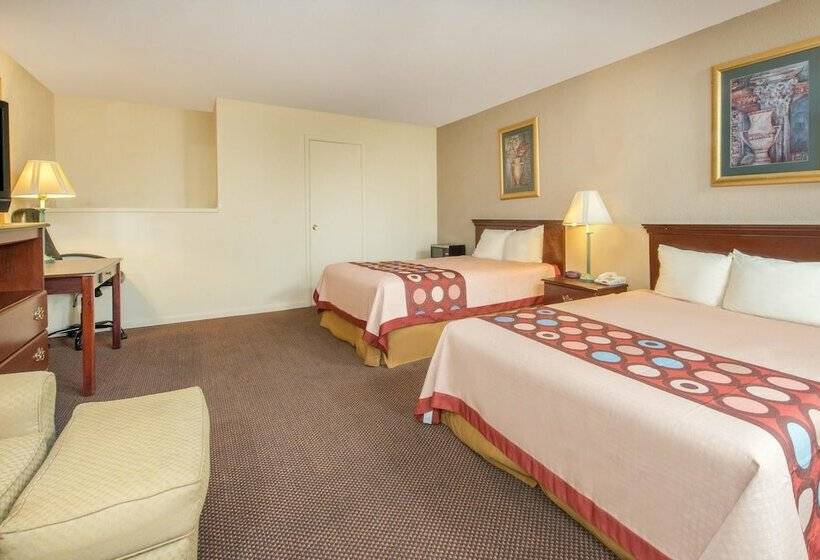 Номер Стандарт 2 Двуспальные Кровати, Super 8 By Wyndham Centervillerichmond