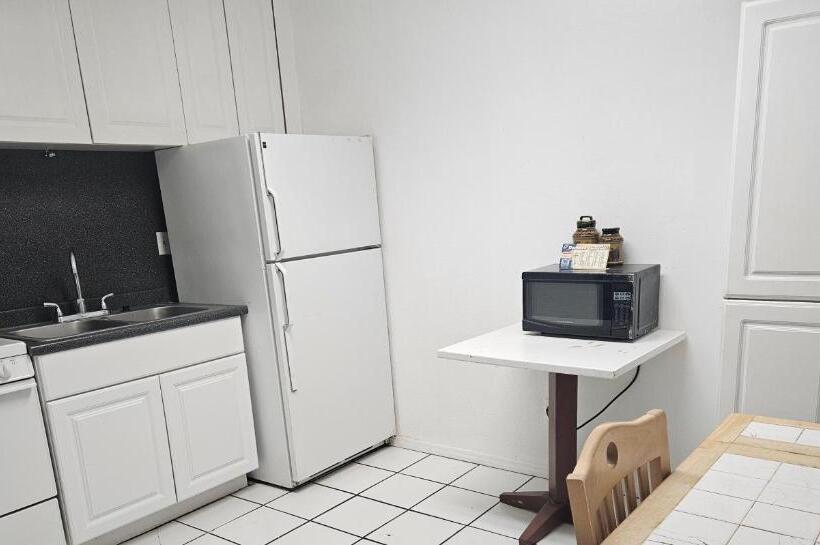 带大床的标准间, West Texas Inn & Suites Midland