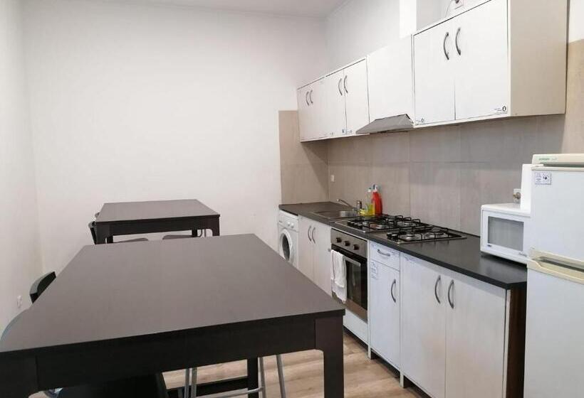 اتاق استاندارد چهار تخته, Chiado Open World Hostel