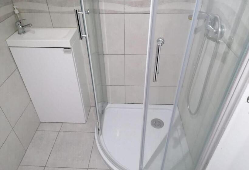 اتاق استاندارد چهار تخته, Chiado Open World Hostel