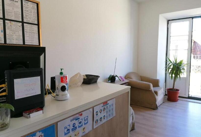 اتاق استاندارد چهار تخته, Chiado Open World Hostel