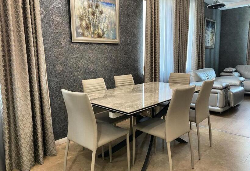 스위트, Mandarin Clubhouse