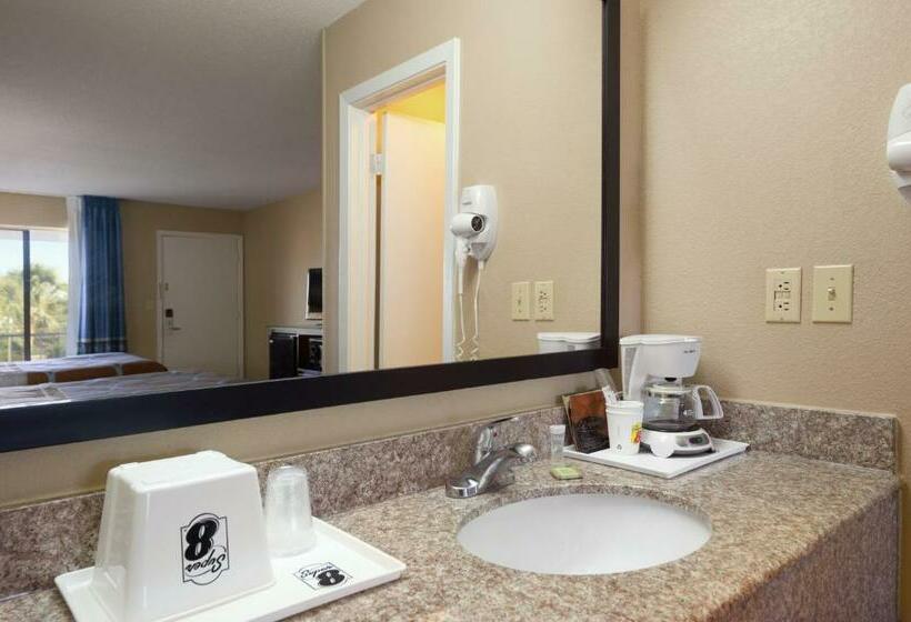חדר סטנדרט עם מיטת קינג, Opulent Oasis Motel Crestview