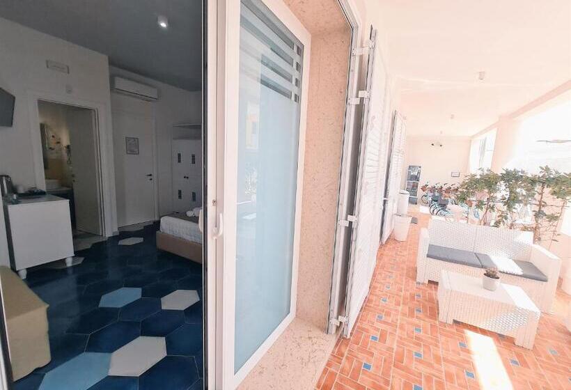 Номер Стандарт Трехместный, Kalinifta Rooms Apartment