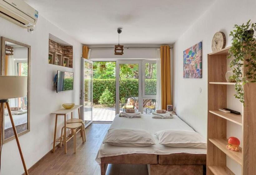 استودیو استاندارد با چشم‌انداز باغ, Baka Zlata Apartments