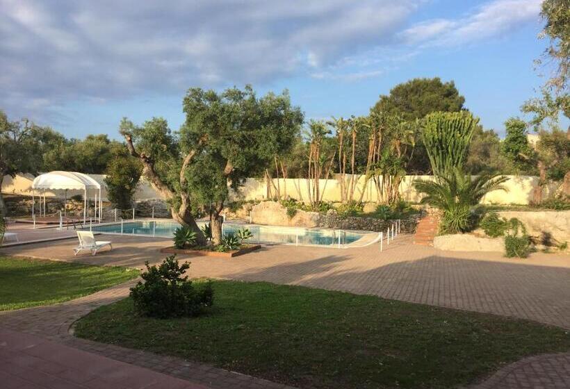 Номер Стандарт Вид на Бассейн, Resort Villa Isola B&b