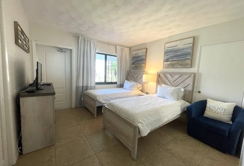 스탠다드 스튜디오, Tropic Isle Beach Resort