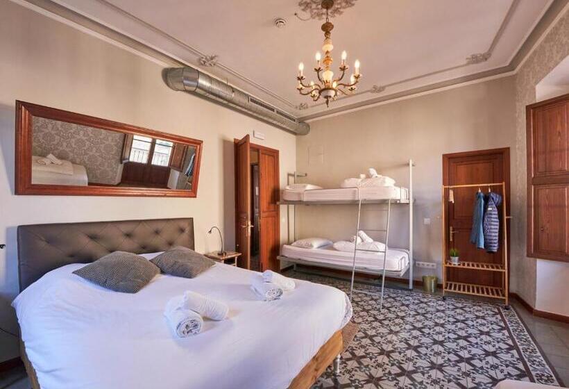 Семейный Номер Совместный Санузел, Hostel Sóller