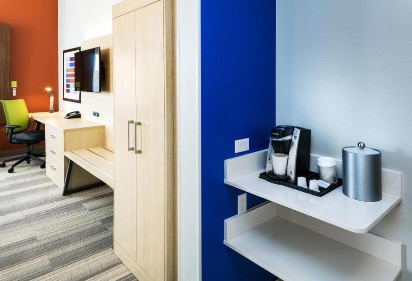 适合残疾人士使用的带超级大床的标准间, Holiday Inn Express & Suites   Bend South, An Ihg