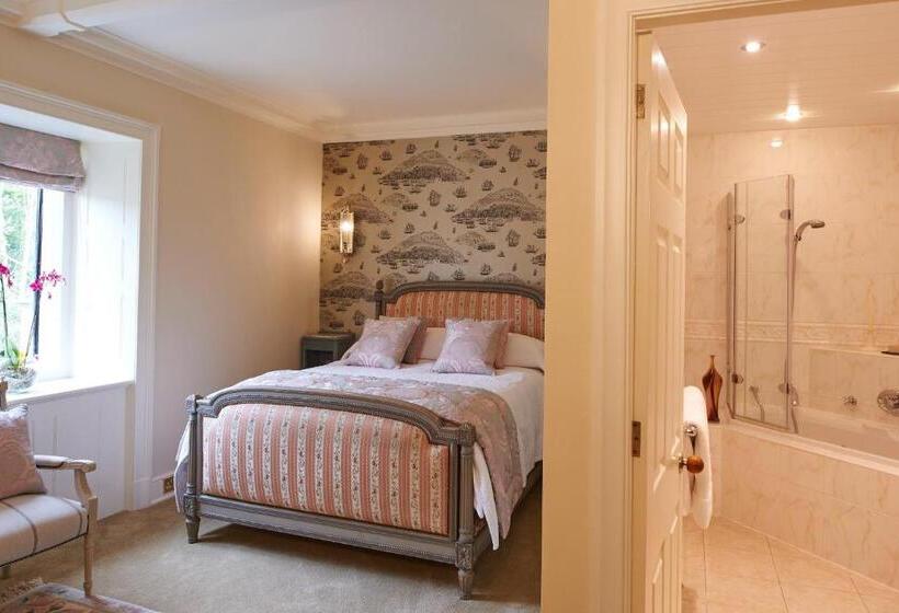 Classic Room, Pale Hall
