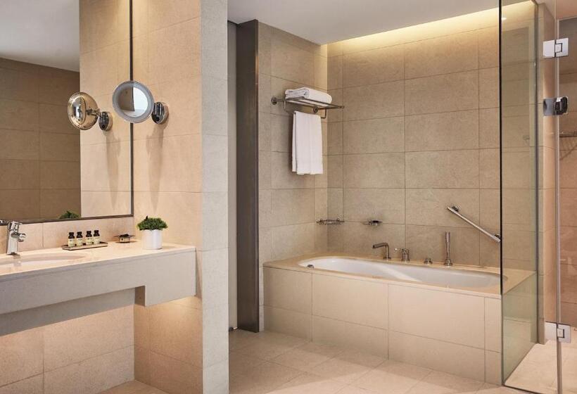 带大床的高级房间, Pullman Doha West Bay
