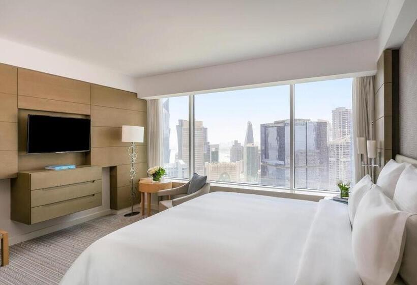 带大床的高级房间, Pullman Doha West Bay