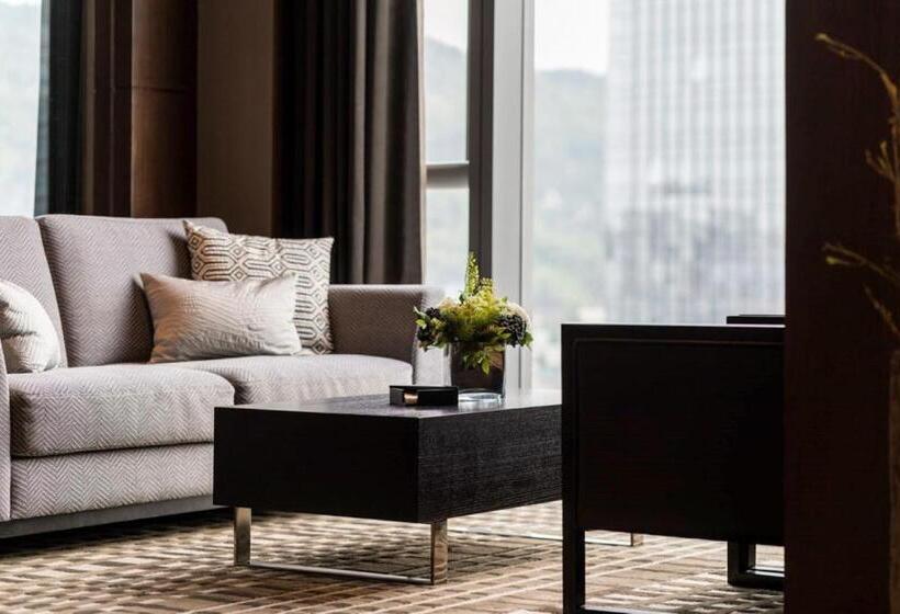 带双人大床的行政管理套房, Pullman Doha West Bay
