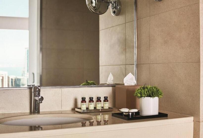 اتاق اجرایی با تخت بزرگ, Pullman Doha West Bay