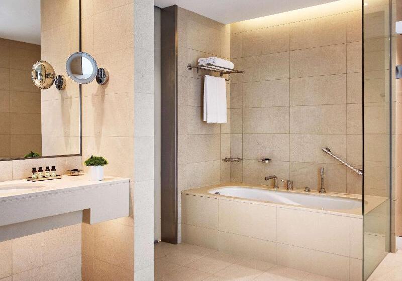 اتاق سوپریور با تخت بزرگ, Pullman Doha West Bay