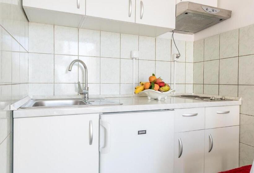 شقة غرفة واحدة مزودة بتراس, Apartments And Room Lora