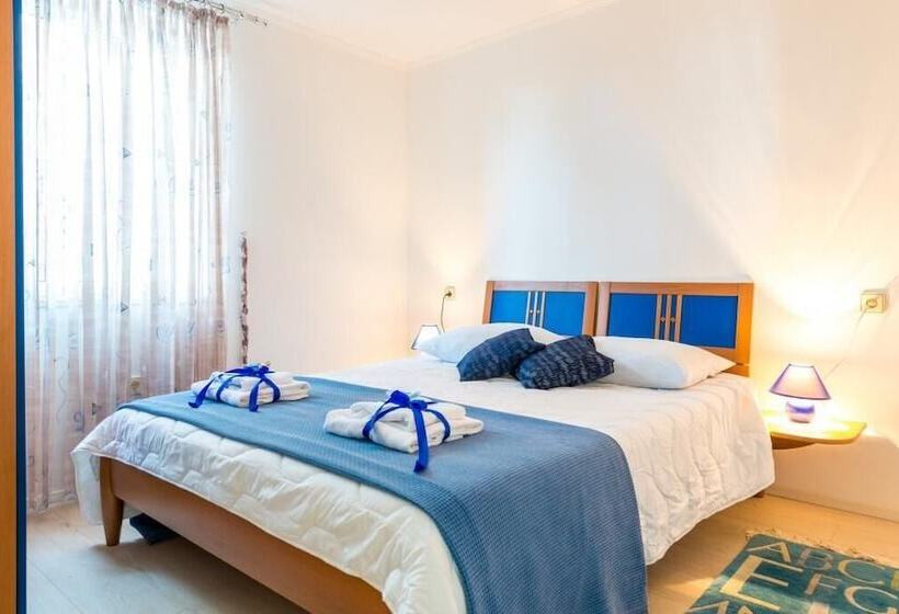 شقة غرفتين مطلة على البحر, Apartments And Room Lora