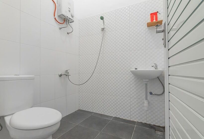 Номер Economy, Reddoorz Near Alun Alun Garut