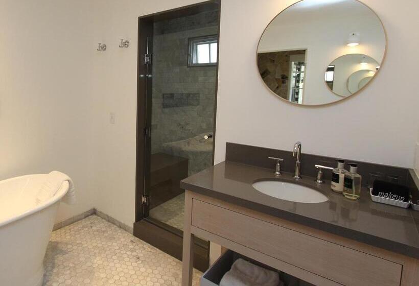 Номер Deluxe Кровать Кинг, The Vagabond S House Boutique Inn