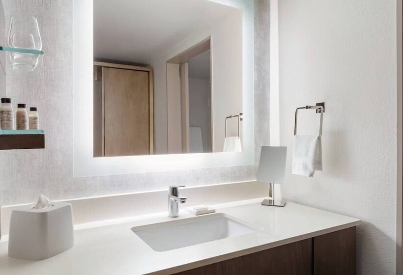 Люкс Семейный 2 Спальни, Delta Hotels By Marriott Virginia Beach Waterfront