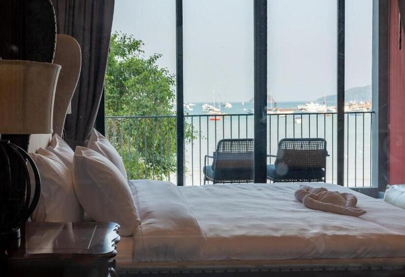 اتاق استاندارد با چشم‌انداز دریا, Arch39 Phuket Beach Front   Sha Plus