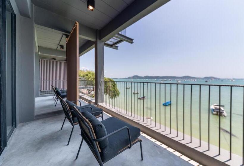 اتاق لوکس با بالکن, Arch39 Phuket Beach Front   Sha Plus
