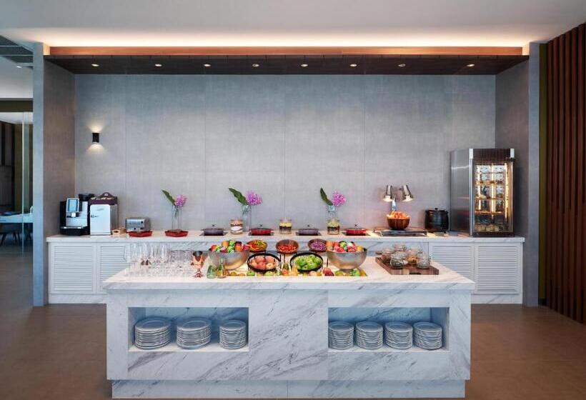 سوئیت جونیور با تخت بزرگ, Novotel Marina Sriracha