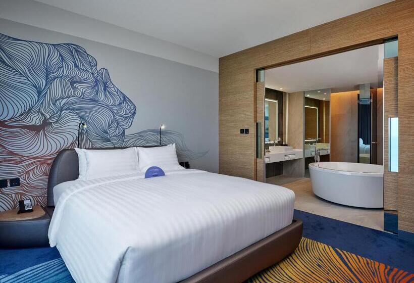 سوئیت با تخت بزرگ, Novotel Marina Sriracha