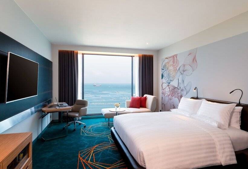 اتاق لوکس با چشم‌انداز دریا, Novotel Marina Sriracha