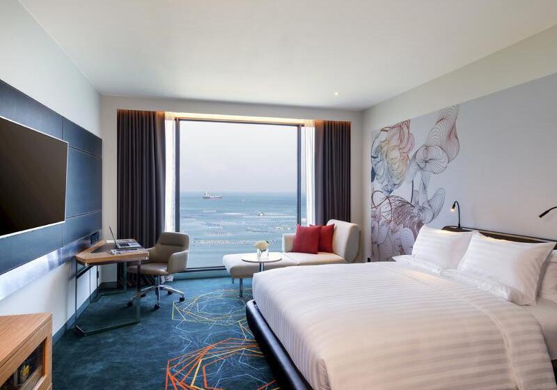 اتاق پرمیوم با چشم‌انداز دریا, Novotel Marina Sriracha