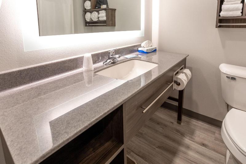 اتاق لوکس با چشم‌انداز دریا, Novotel Marina Sriracha