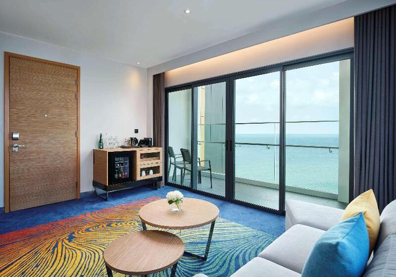 سوئیت با تخت بزرگ, Novotel Marina Sriracha