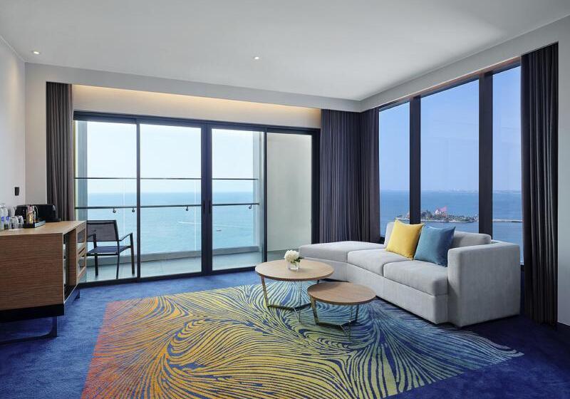 سوییت جونیور با چشم‌انداز دریا, Novotel Marina Sriracha
