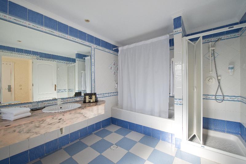 سوییت با چشم‌انداز دریا, Novotel Marina Sriracha