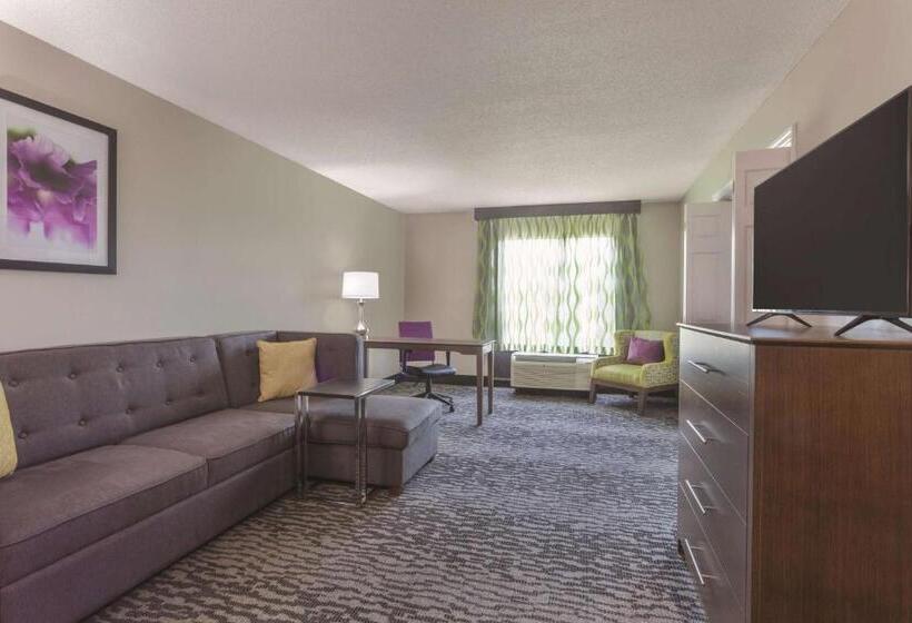 מיטת קינג בסוויטה, La Quinta By Wyndham Columbus North
