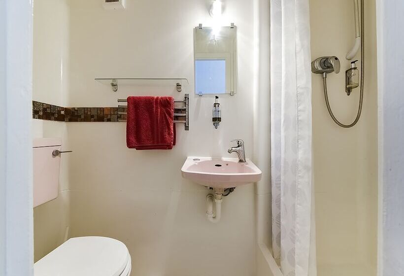 Четырехместный Номер Deluxe, Boston Court