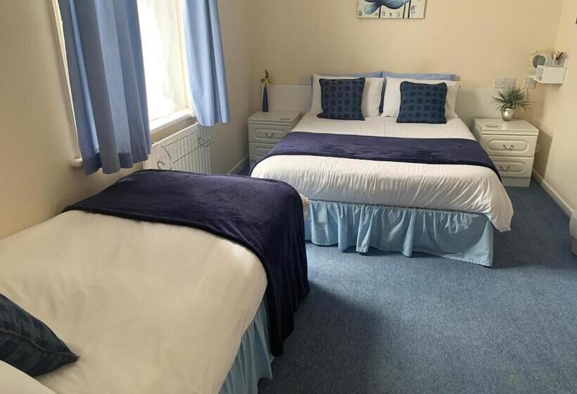 اتاق کلاسیک سه تخته, Marlow Lodge