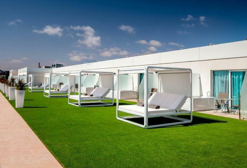 اتاق لوکس با وان آب گرم, Barcelo Corralejo Sands