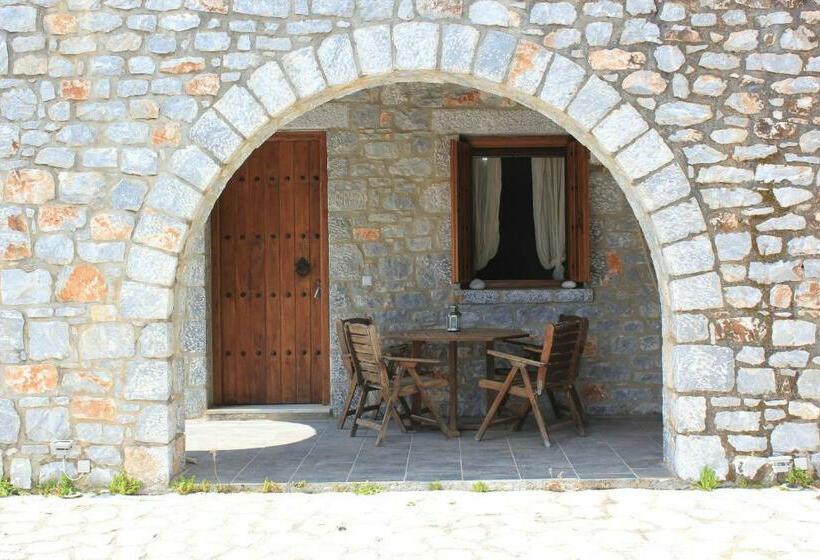 غرفة عائلية مطلّة علي البحر, Lalloudes Seaside Accommodation