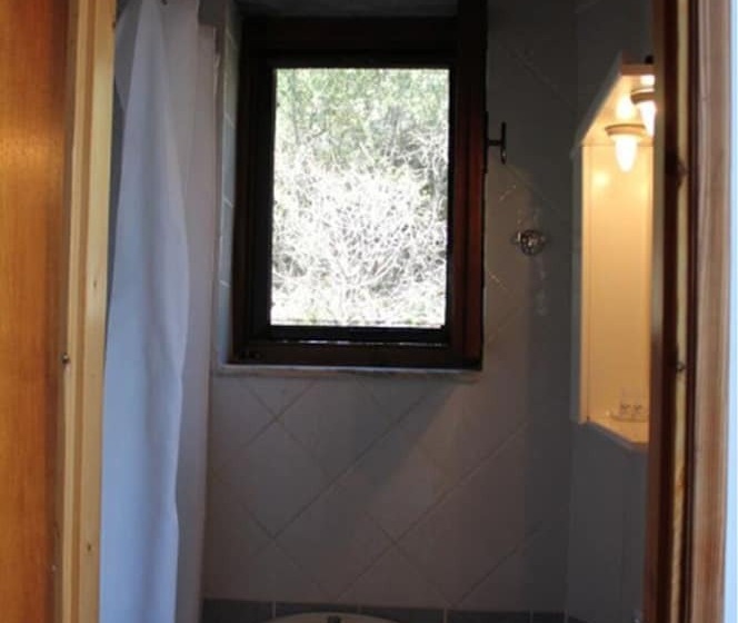 غرفة قياسية ثلاثية, Lalloudes Seaside Accommodation