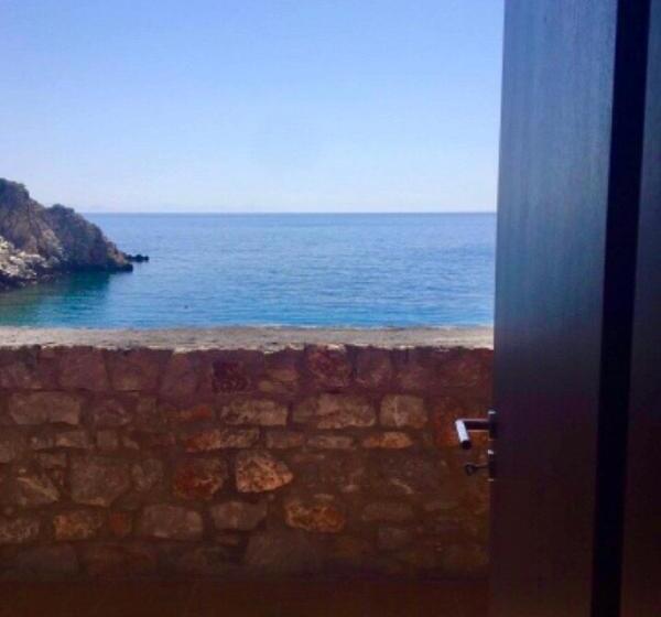 スーペリアファミリールーム, Lalloudes Seaside Accommodation